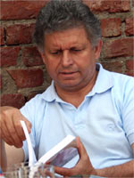 MiRCEA PETEAN - poza (imagine) portret